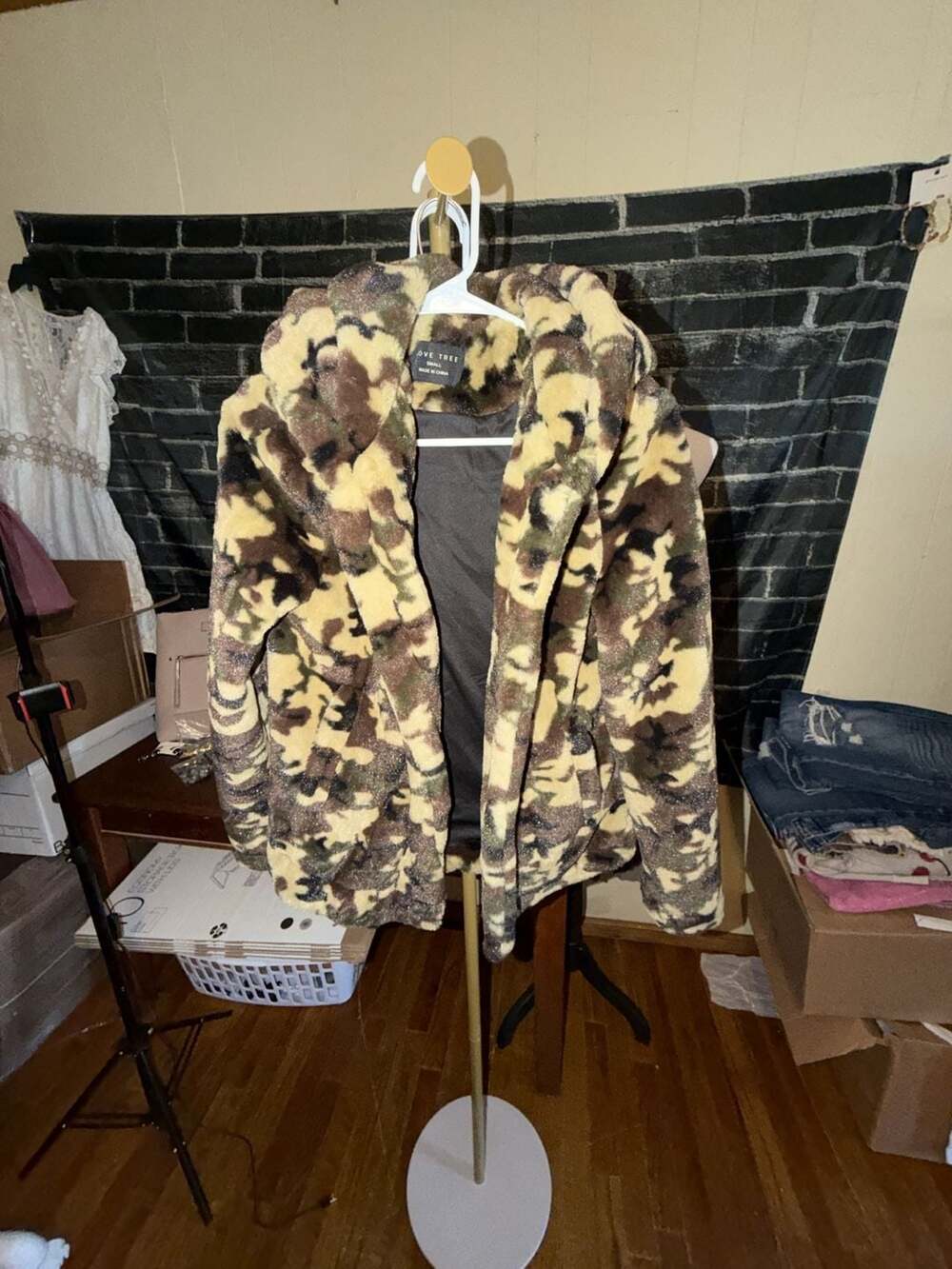 Love Tree Camouflage Faux Fur Hooded Jacket Size Small
